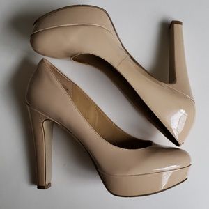 🔴2/$10 - Nine West Nude Patent Leather Pumps